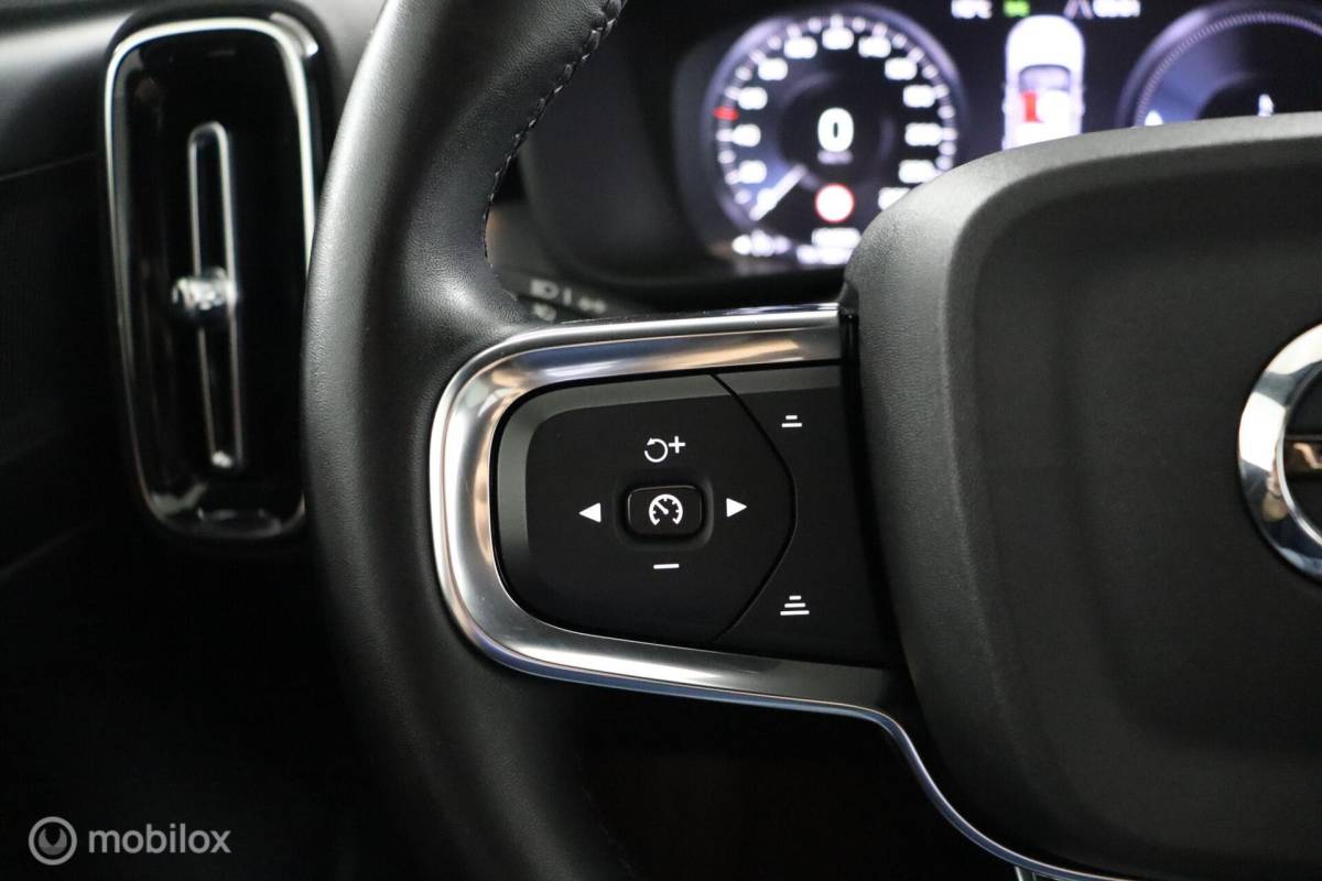 Volvo XC40 Volvo XC40 1.5 T4 Plug-in hybrid Core Bright | Camera | Stoel & Stuurwielverwarming | Privacy Glass | 19″ Velgen | All Season Banden | SOH 96,57%