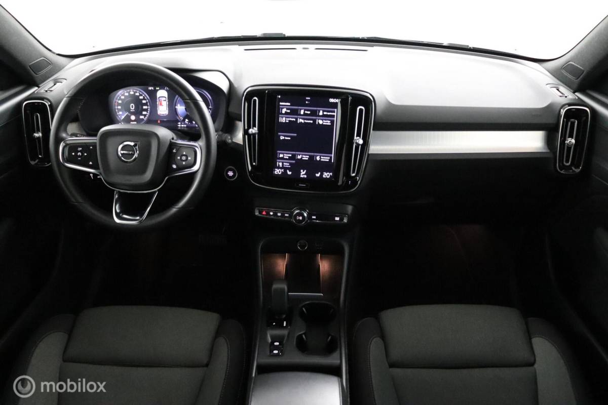 Volvo XC40 Volvo XC40 1.5 T4 Plug-in hybrid Core Bright | Camera | Stoel & Stuurwielverwarming | Privacy Glass | 19″ Velgen | All Season Banden | SOH 96,57%