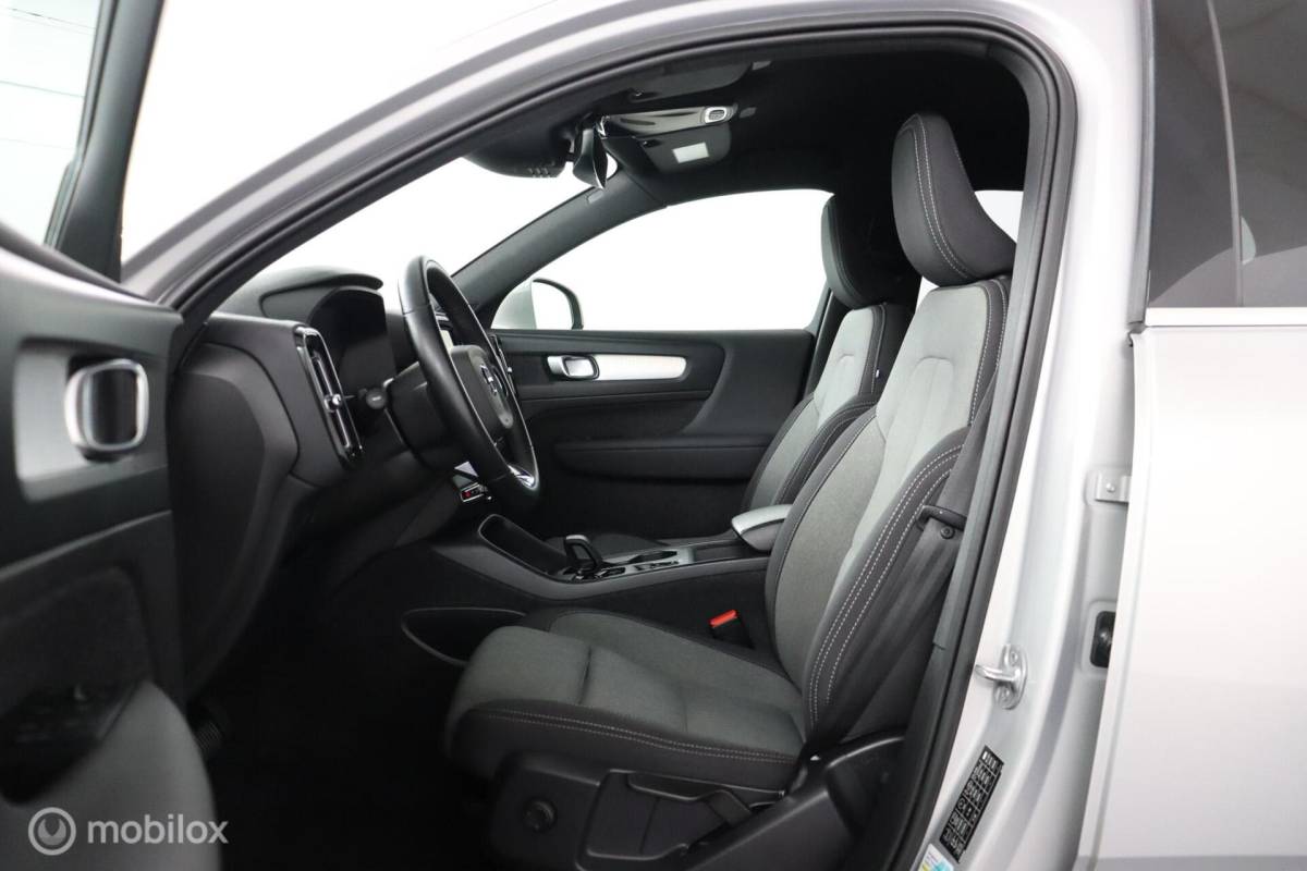 Volvo XC40 Volvo XC40 1.5 T4 Plug-in hybrid Core Bright | Camera | Stoel & Stuurwielverwarming | Privacy Glass | 19″ Velgen | All Season Banden | SOH 96,57%