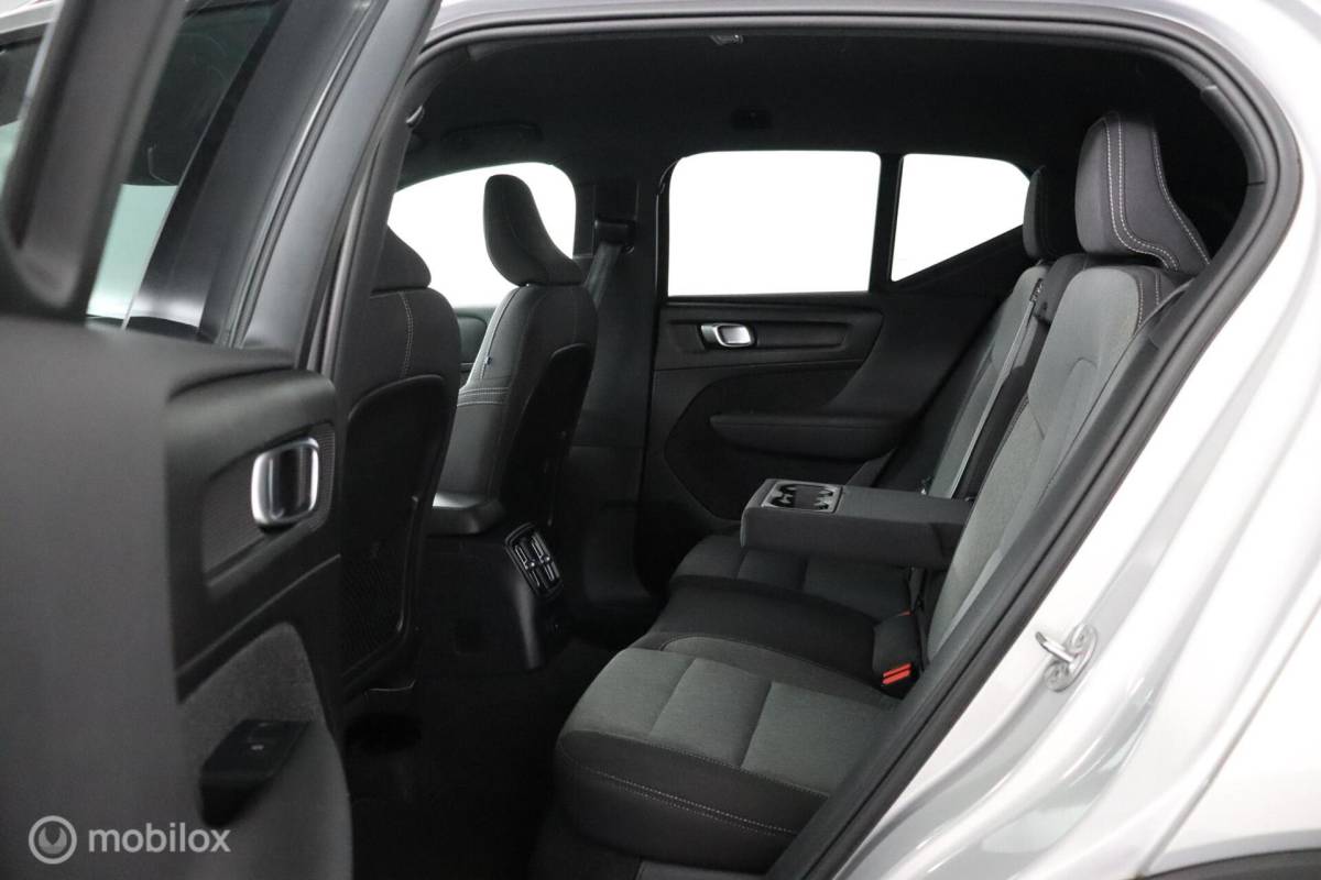 Volvo XC40 Volvo XC40 1.5 T4 Plug-in hybrid Core Bright | Camera | Stoel & Stuurwielverwarming | Privacy Glass | 19″ Velgen | All Season Banden | SOH 96,57%