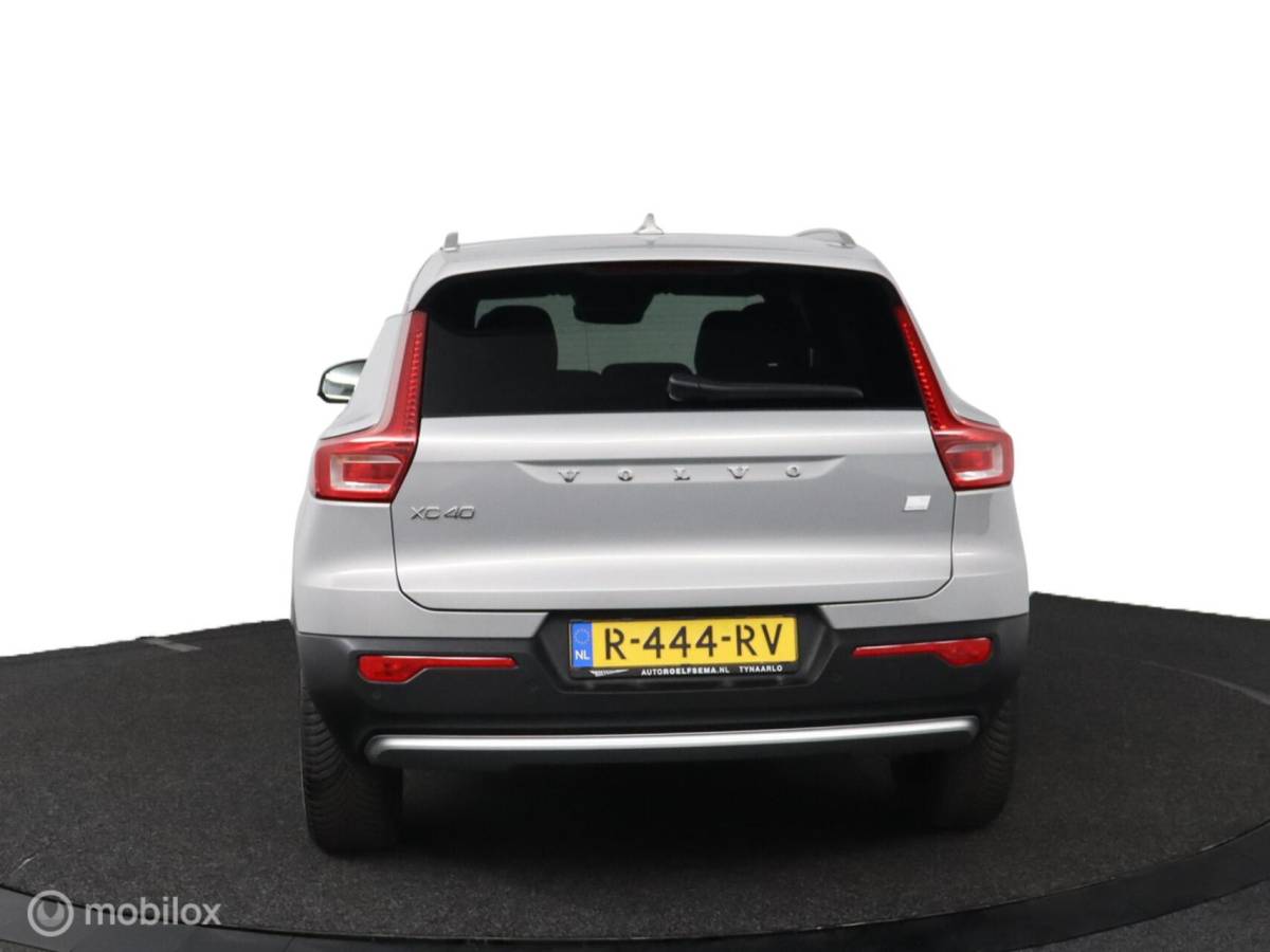 Volvo XC40 Volvo XC40 1.5 T4 Plug-in hybrid Core Bright | Camera | Stoel & Stuurwielverwarming | Privacy Glass | 19″ Velgen | All Season Banden | SOH 96,57%
