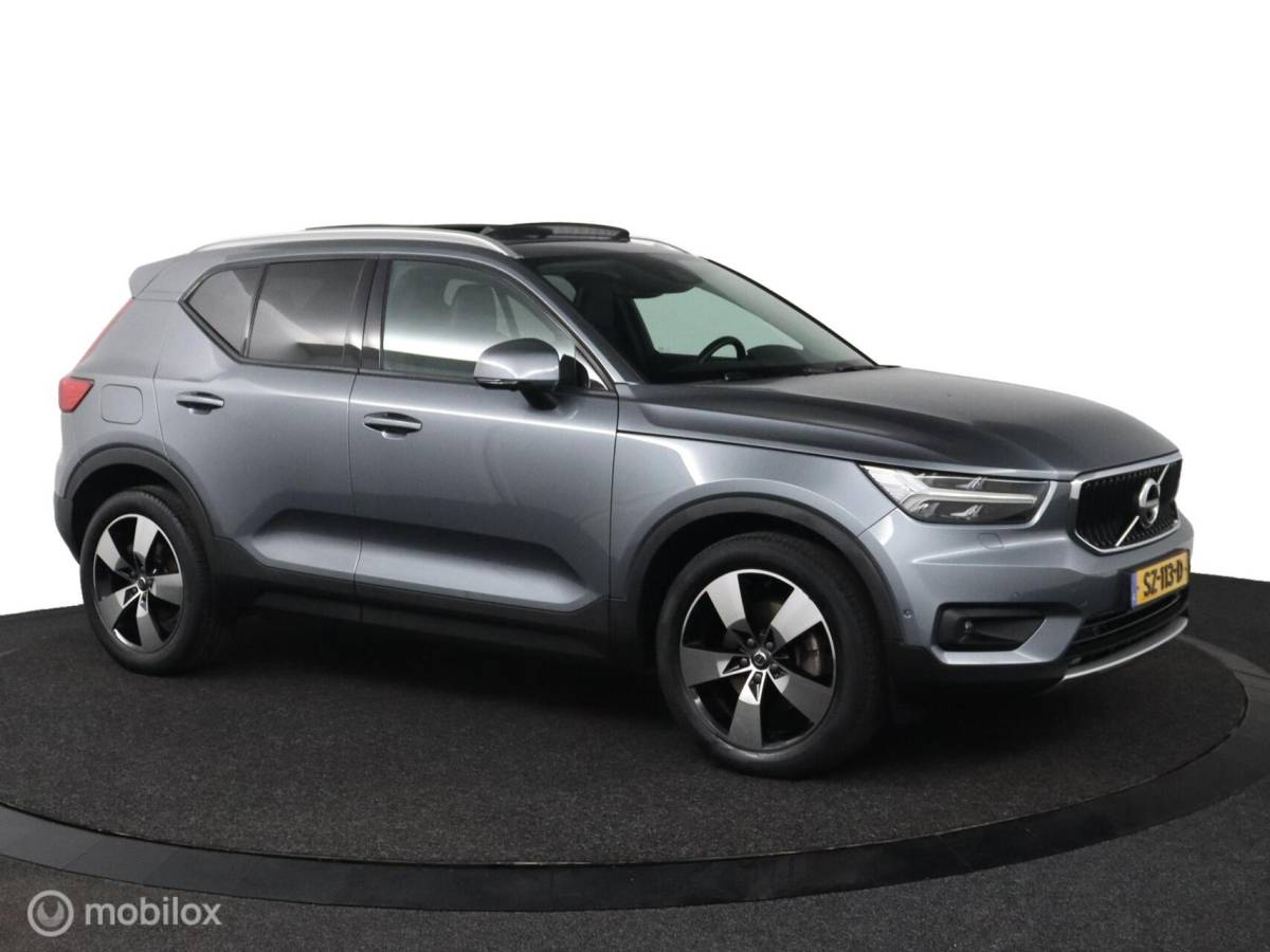 Volvo XC40 Volvo XC40 2.0 T5 AWD Intro Edition | Panoramadak | 360 Camera | Adaptive Cruise | Keyless | BLISS | Verwarmbare voorstoelen & Stuurwiel | Elektrische stoelen | Privacy Glass