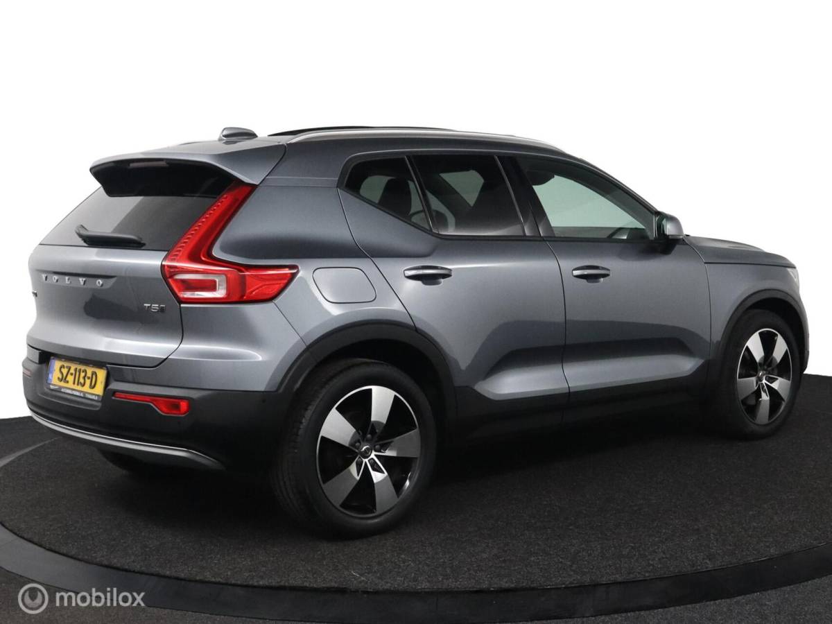 Volvo XC40 Volvo XC40 2.0 T5 AWD Intro Edition | Panoramadak | 360 Camera | Adaptive Cruise | Keyless | BLISS | Verwarmbare voorstoelen & Stuurwiel | Elektrische stoelen | Privacy Glass