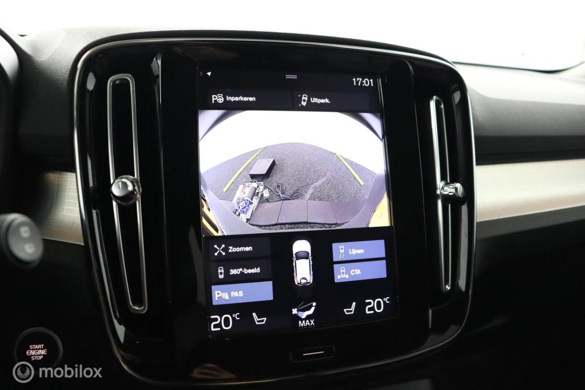 Volvo XC40 Volvo XC40 2.0 T5 AWD Intro Edition | Panoramadak | 360 Camera | Adaptive Cruise | Keyless | BLISS | Verwarmbare voorstoelen & Stuurwiel | Elektrische stoelen | Privacy Glass
