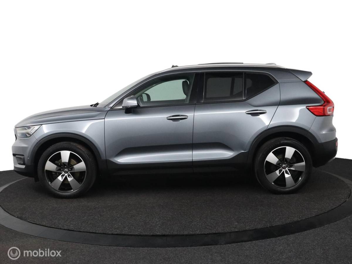 Volvo XC40 Volvo XC40 2.0 T5 AWD Intro Edition | Panoramadak | 360 Camera | Adaptive Cruise | Keyless | BLISS | Verwarmbare voorstoelen & Stuurwiel | Elektrische stoelen | Privacy Glass