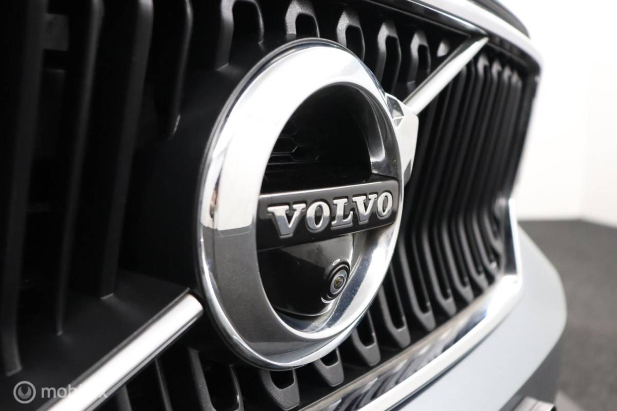 Volvo XC40 Volvo XC40 2.0 T5 AWD Intro Edition | Panoramadak | 360 Camera | Adaptive Cruise | Keyless | BLISS | Verwarmbare voorstoelen & Stuurwiel | Elektrische stoelen | Privacy Glass