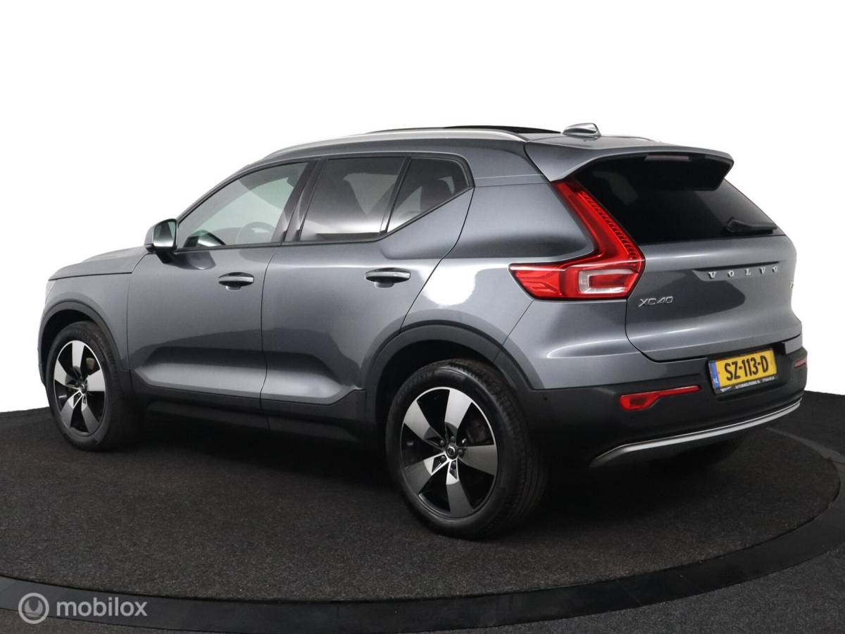 Volvo XC40 Volvo XC40 2.0 T5 AWD Intro Edition | Panoramadak | 360 Camera | Adaptive Cruise | Keyless | BLISS | Verwarmbare voorstoelen & Stuurwiel | Elektrische stoelen | Privacy Glass