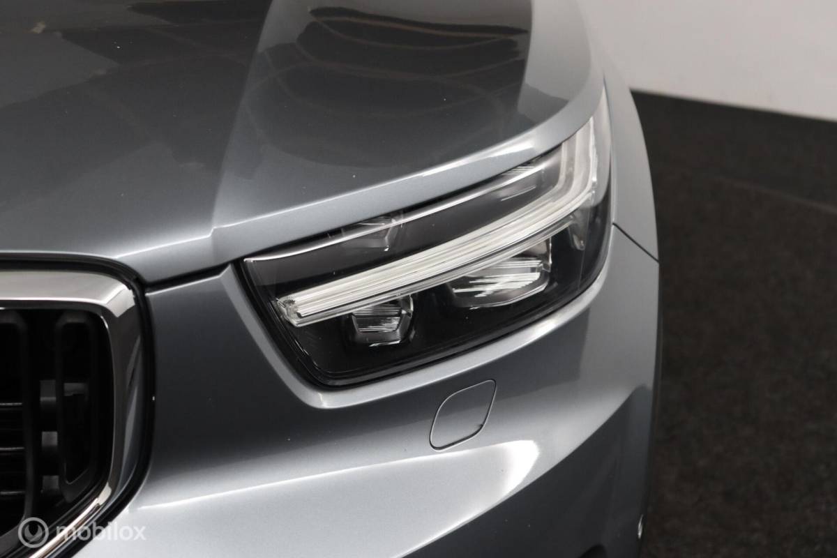 Volvo XC40 Volvo XC40 2.0 T5 AWD Intro Edition | Panoramadak | 360 Camera | Adaptive Cruise | Keyless | BLISS | Verwarmbare voorstoelen & Stuurwiel | Elektrische stoelen | Privacy Glass