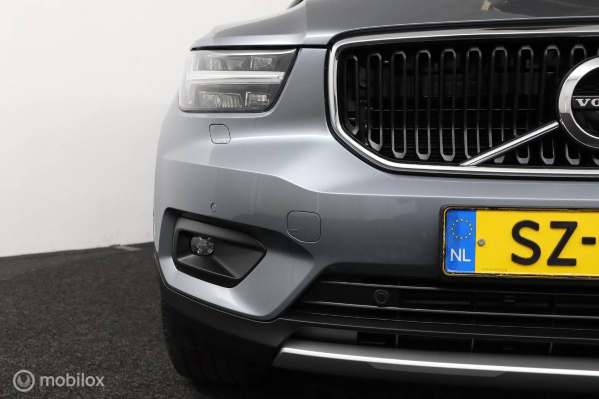 Volvo XC40 Volvo XC40 2.0 T5 AWD Intro Edition | Panoramadak | 360 Camera | Adaptive Cruise | Keyless | BLISS | Verwarmbare voorstoelen & Stuurwiel | Elektrische stoelen | Privacy Glass
