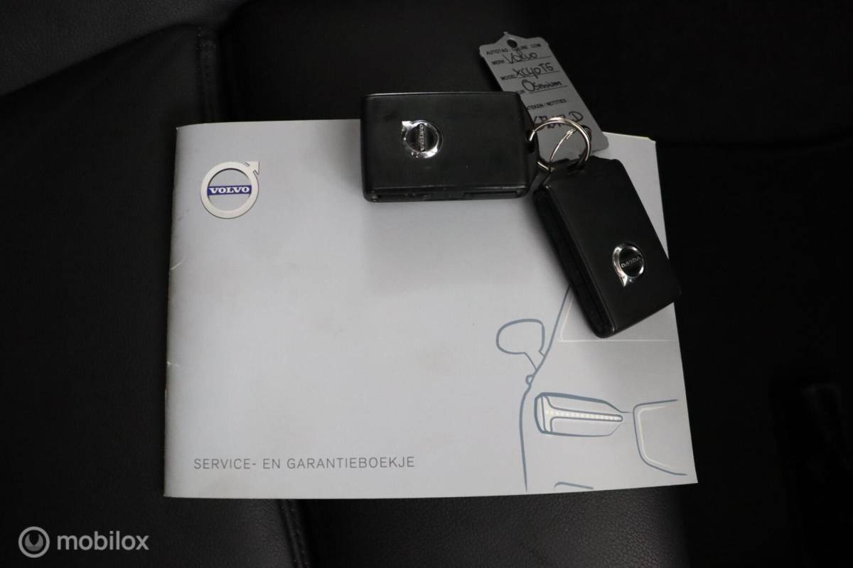Volvo XC40 Volvo XC40 2.0 T5 AWD Intro Edition | Panoramadak | 360 Camera | Adaptive Cruise | Keyless | BLISS | Verwarmbare voorstoelen & Stuurwiel | Elektrische stoelen | Privacy Glass