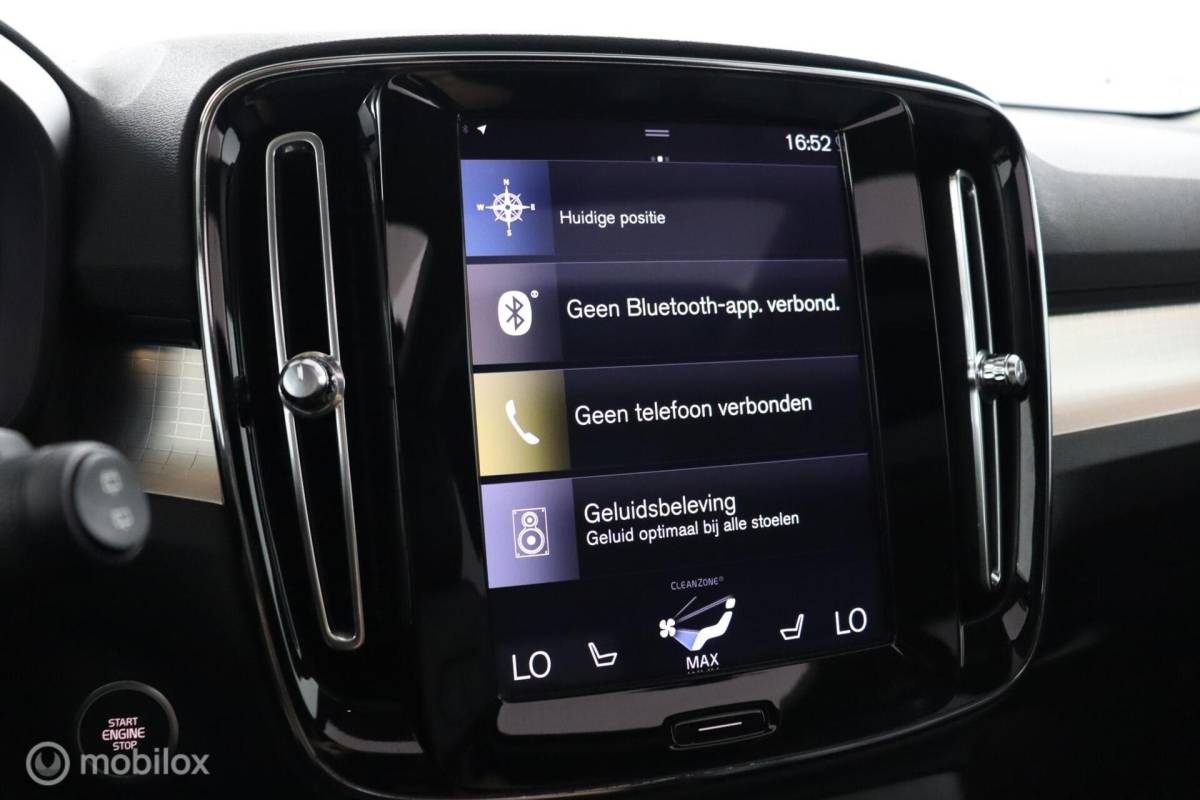 Volvo XC40 Volvo XC40 2.0 T5 AWD Intro Edition | Panoramadak | 360 Camera | Adaptive Cruise | Keyless | BLISS | Verwarmbare voorstoelen & Stuurwiel | Elektrische stoelen | Privacy Glass