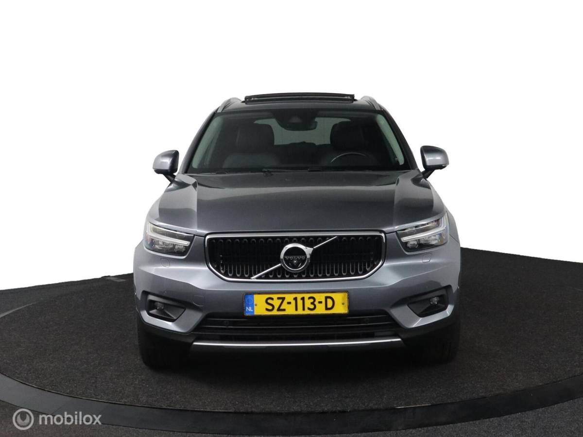 Volvo XC40 Volvo XC40 2.0 T5 AWD Intro Edition | Panoramadak | 360 Camera | Adaptive Cruise | Keyless | BLISS | Verwarmbare voorstoelen & Stuurwiel | Elektrische stoelen | Privacy Glass