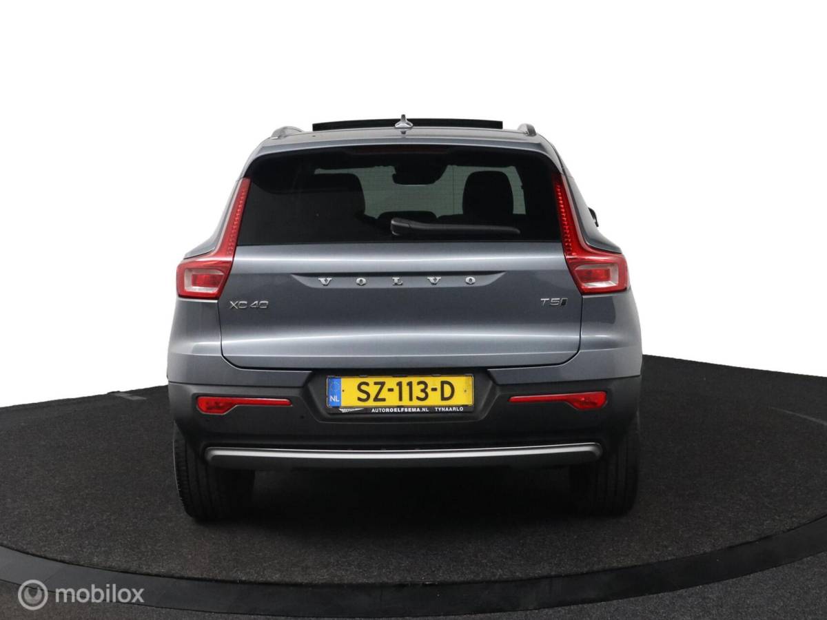 Volvo XC40 Volvo XC40 2.0 T5 AWD Intro Edition | Panoramadak | 360 Camera | Adaptive Cruise | Keyless | BLISS | Verwarmbare voorstoelen & Stuurwiel | Elektrische stoelen | Privacy Glass