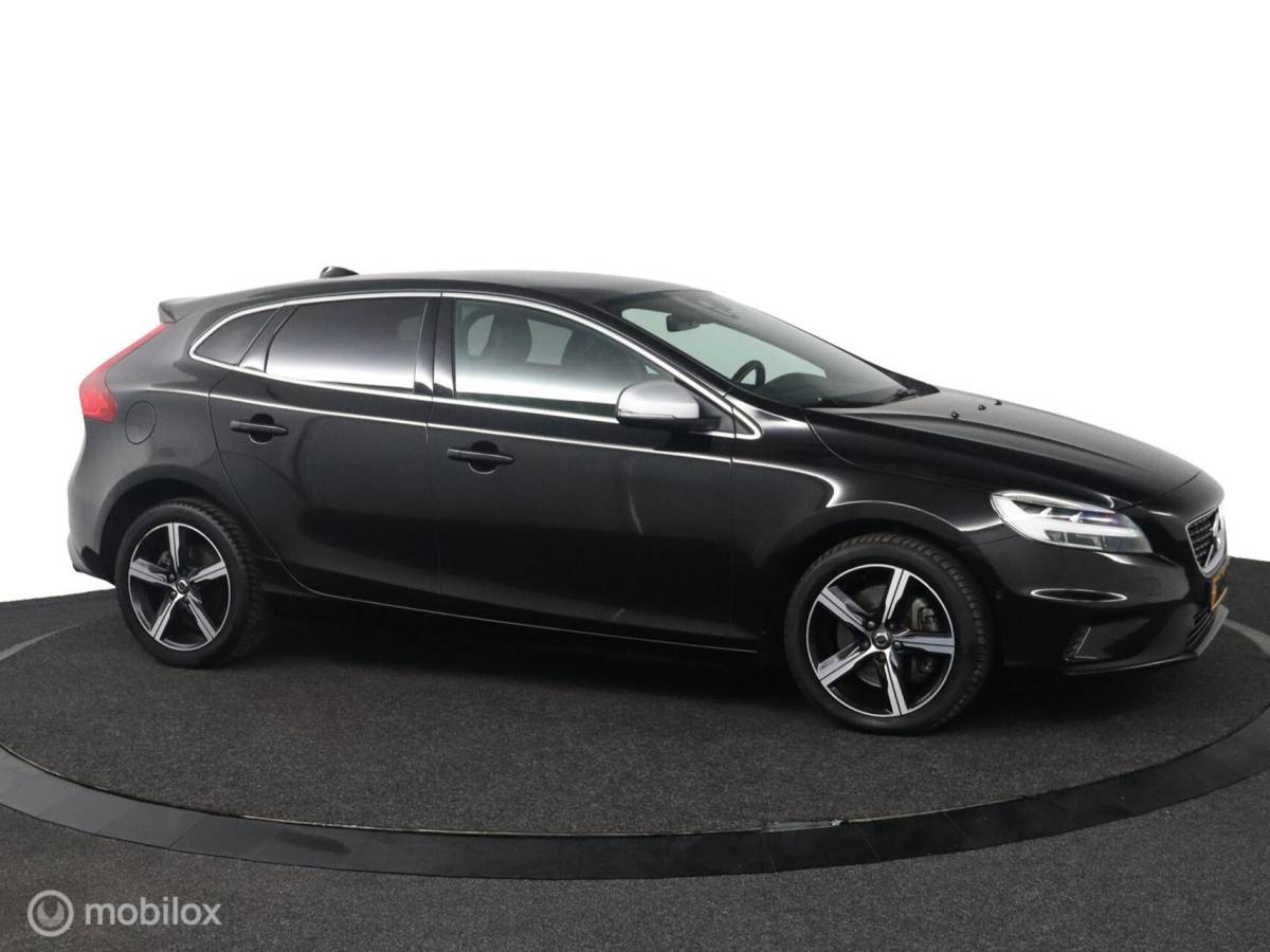 Volvo V40 Volvo V40 1.5 T3 Polar+ Sport | 32.624KM | Panoramadak | Keyless | DAB | Verwarmbare Voorstoelen | Privacy Glass