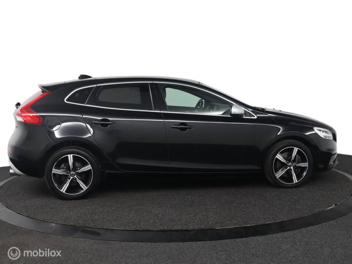 Volvo V40 Volvo V40 1.5 T3 Polar+ Sport | 32.624KM | Panoramadak | Keyless | DAB | Verwarmbare Voorstoelen | Privacy Glass