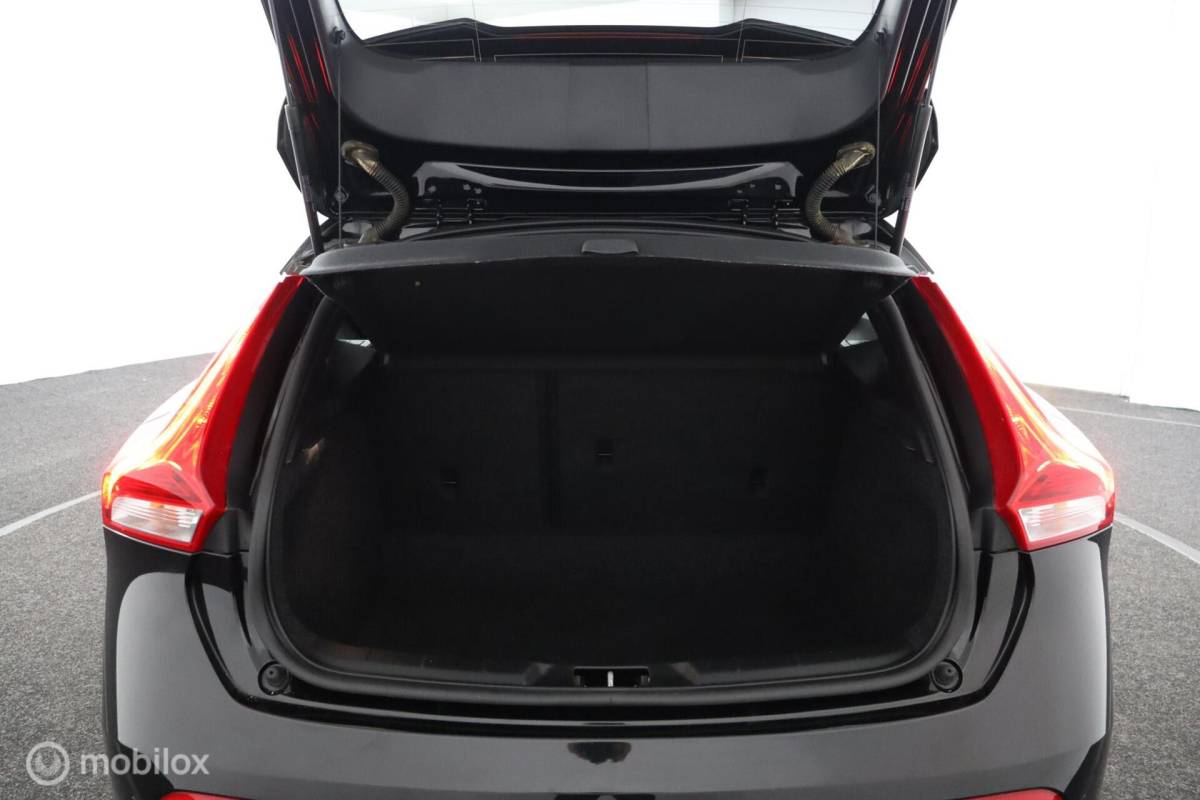 Volvo V40 Volvo V40 1.5 T3 Polar+ Sport | 32.624KM | Panoramadak | Keyless | DAB | Verwarmbare Voorstoelen | Privacy Glass
