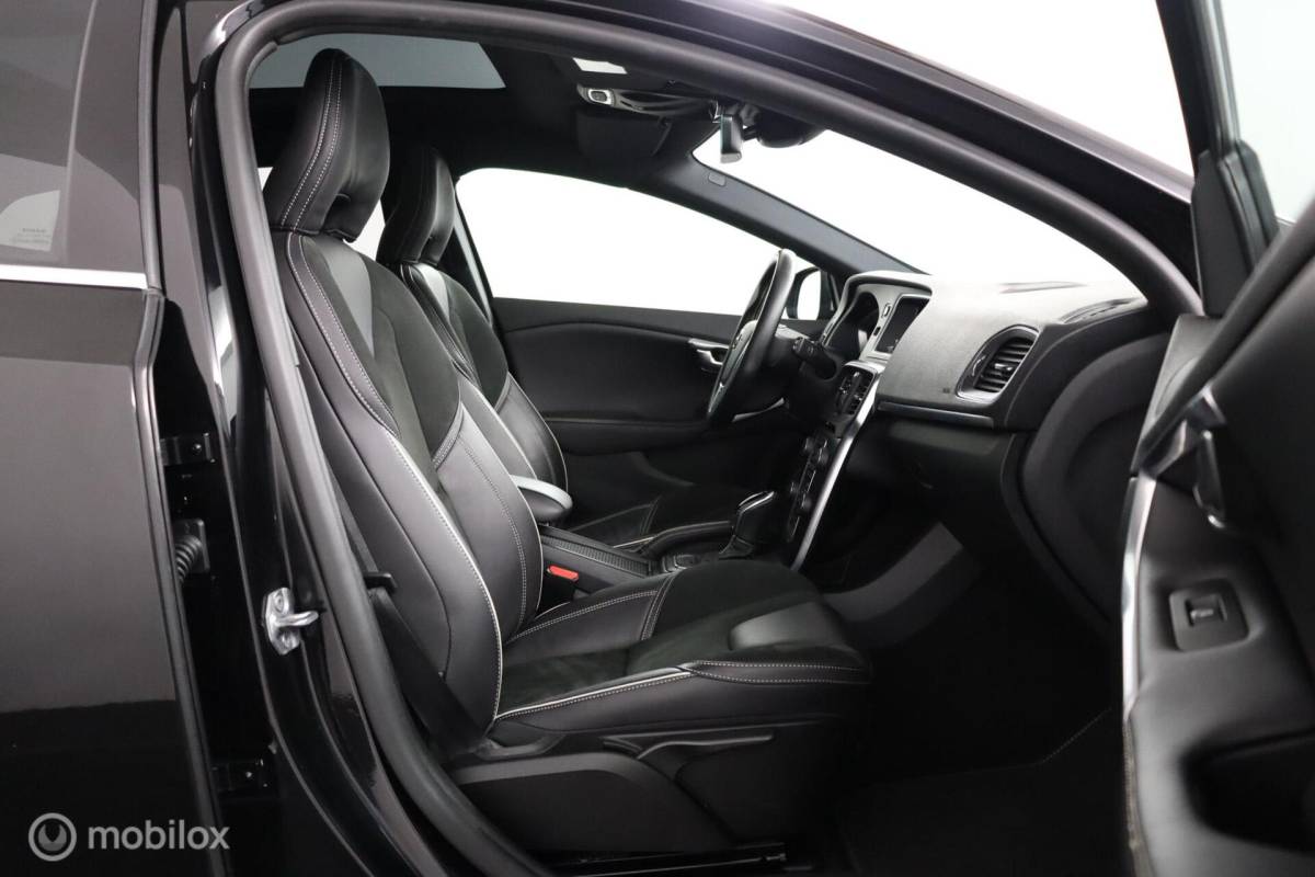 Volvo V40 Volvo V40 1.5 T3 Polar+ Sport | 32.624KM | Panoramadak | Keyless | DAB | Verwarmbare Voorstoelen | Privacy Glass