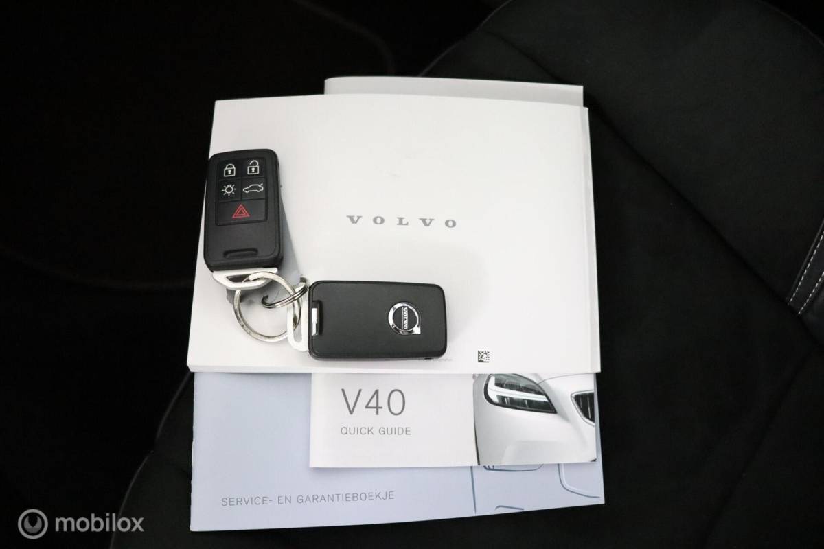 Volvo V40 Volvo V40 1.5 T3 Polar+ Sport | 32.624KM | Panoramadak | Keyless | DAB | Verwarmbare Voorstoelen | Privacy Glass