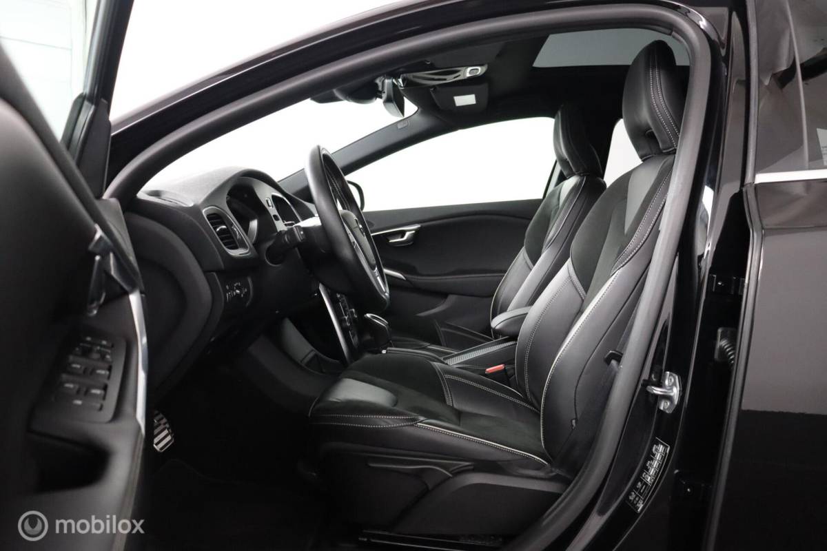 Volvo V40 Volvo V40 1.5 T3 Polar+ Sport | 32.624KM | Panoramadak | Keyless | DAB | Verwarmbare Voorstoelen | Privacy Glass