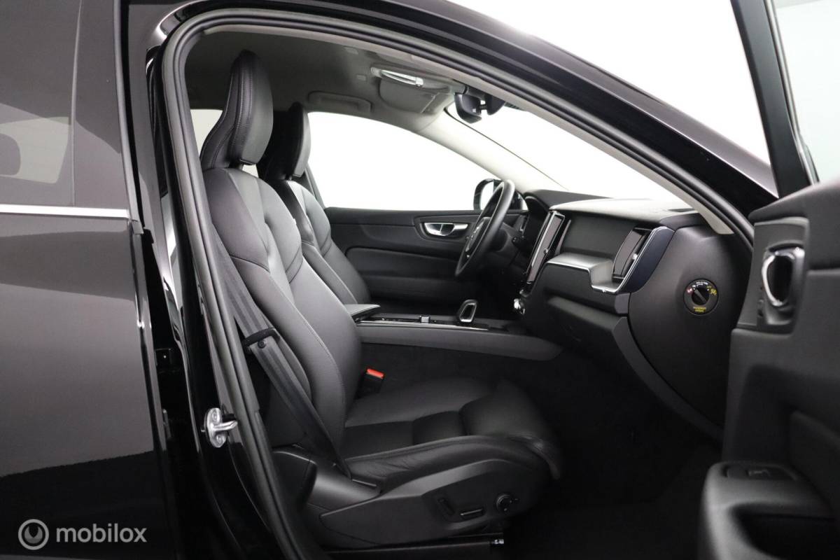 Volvo XC60 Volvo XC60 2.0 B5 Momentum Business | Adaptive Cruise | Trekhaak | Verwarmbare voorstoelen & Stuurwiel | Camera | Elektrische Stoelen | DAB | Google