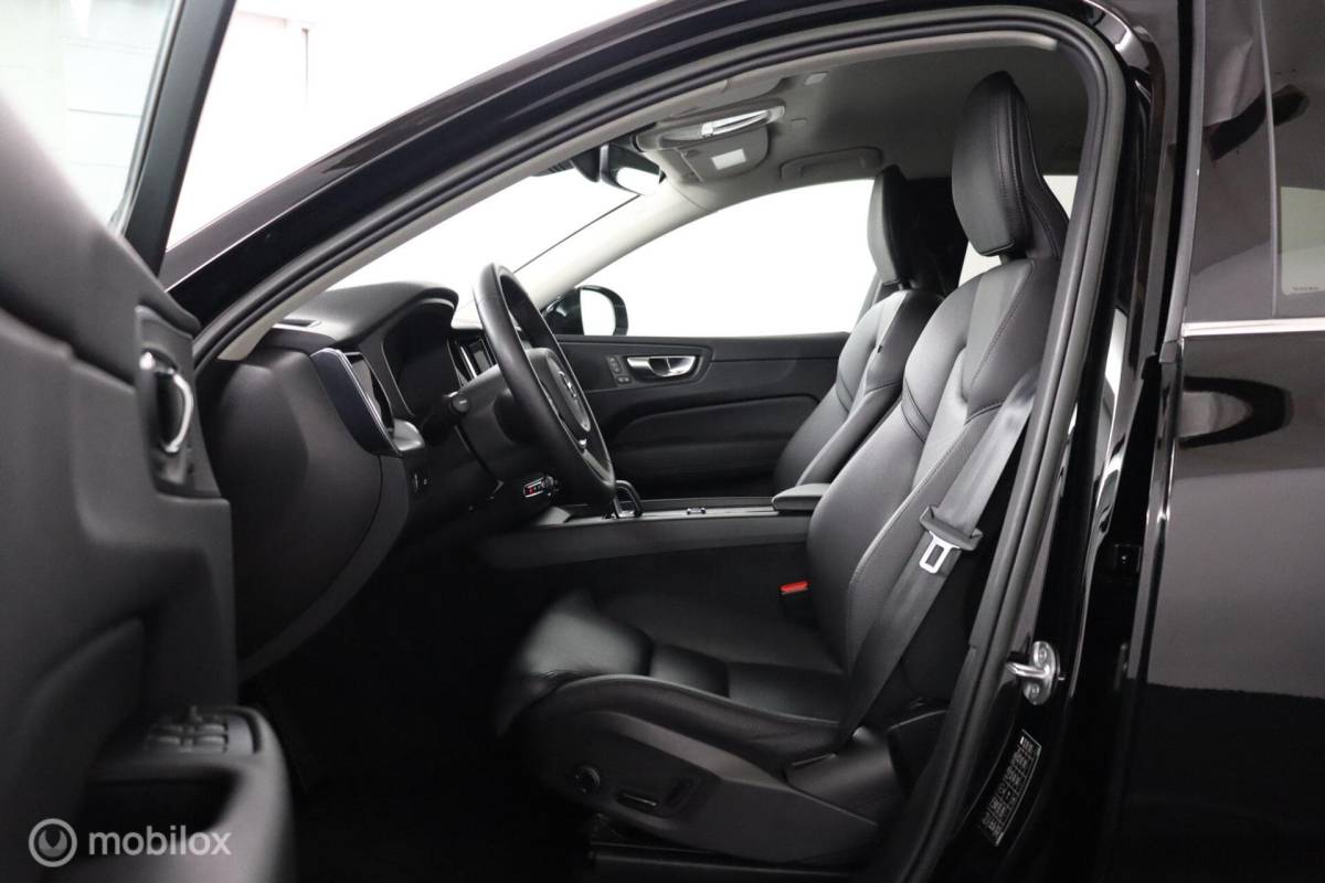 Volvo XC60 Volvo XC60 2.0 B5 Momentum Business | Adaptive Cruise | Trekhaak | Verwarmbare voorstoelen & Stuurwiel | Camera | Elektrische Stoelen | DAB | Google