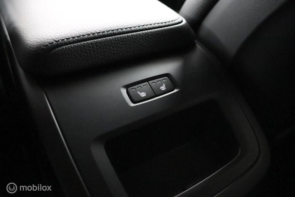 Volvo XC60 Volvo XC60 2.0 B5 Momentum Business | Adaptive Cruise | Trekhaak | Verwarmbare voorstoelen & Stuurwiel | Camera | Elektrische Stoelen | DAB | Google
