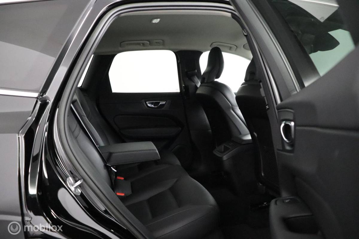 Volvo XC60 Volvo XC60 2.0 B5 Momentum Business | Adaptive Cruise | Trekhaak | Verwarmbare voorstoelen & Stuurwiel | Camera | Elektrische Stoelen | DAB | Google
