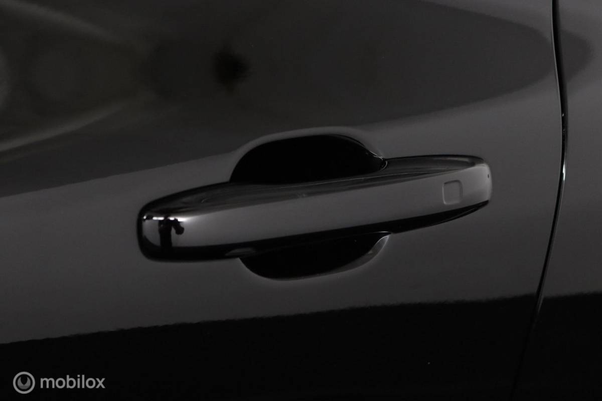Volvo XC60 Volvo XC60 2.0 B5 Momentum Business | Adaptive Cruise | Trekhaak | Verwarmbare voorstoelen & Stuurwiel | Camera | Elektrische Stoelen | DAB | Google
