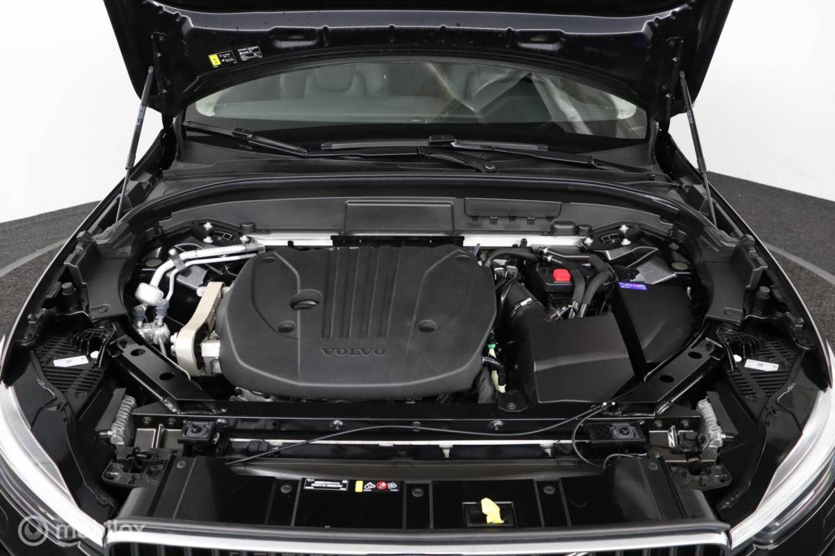 Volvo XC60 Volvo XC60 2.0 B5 Momentum Business | Adaptive Cruise | Trekhaak | Verwarmbare voorstoelen & Stuurwiel | Camera | Elektrische Stoelen | DAB | Google