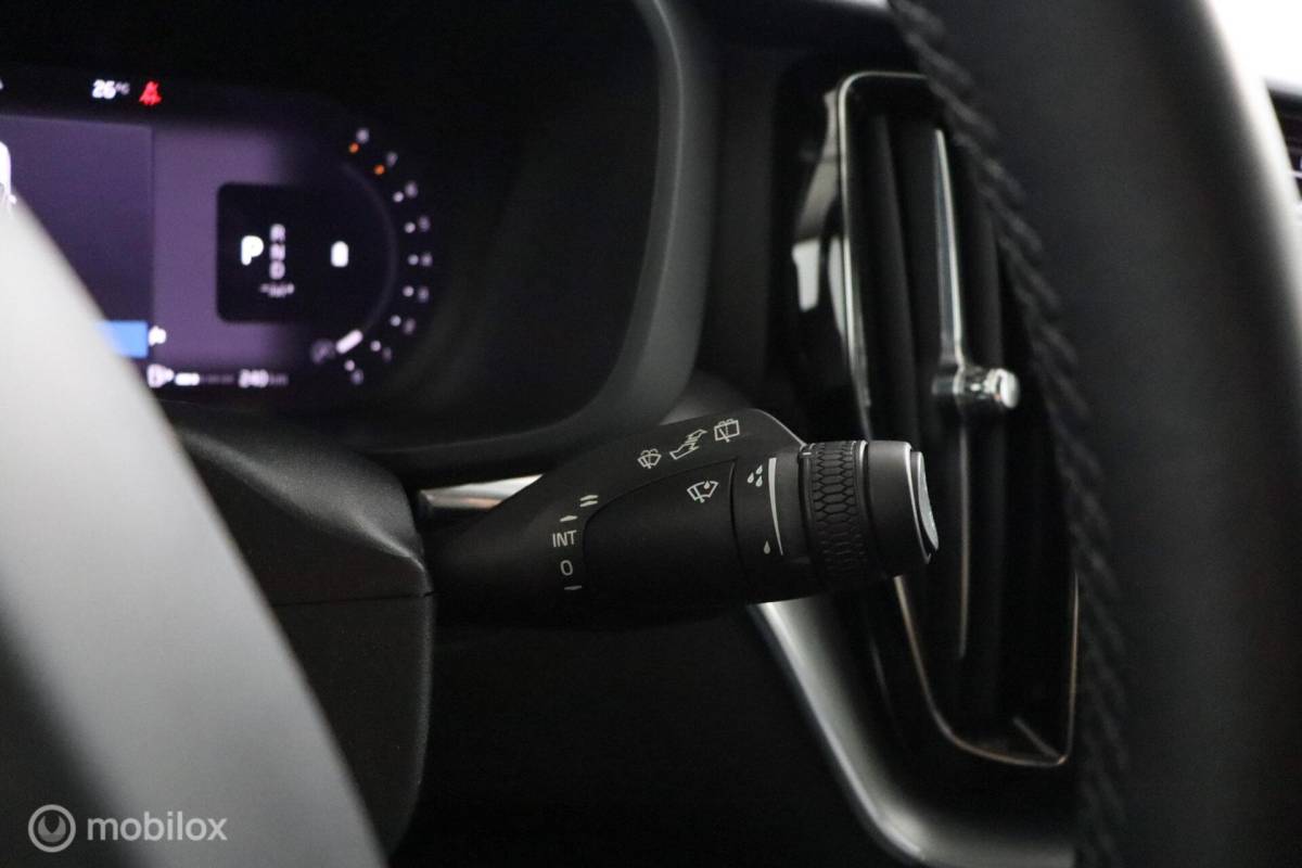 Volvo XC60 Volvo XC60 2.0 B5 Momentum Business | Adaptive Cruise | Trekhaak | Verwarmbare voorstoelen & Stuurwiel | Camera | Elektrische Stoelen | DAB | Google