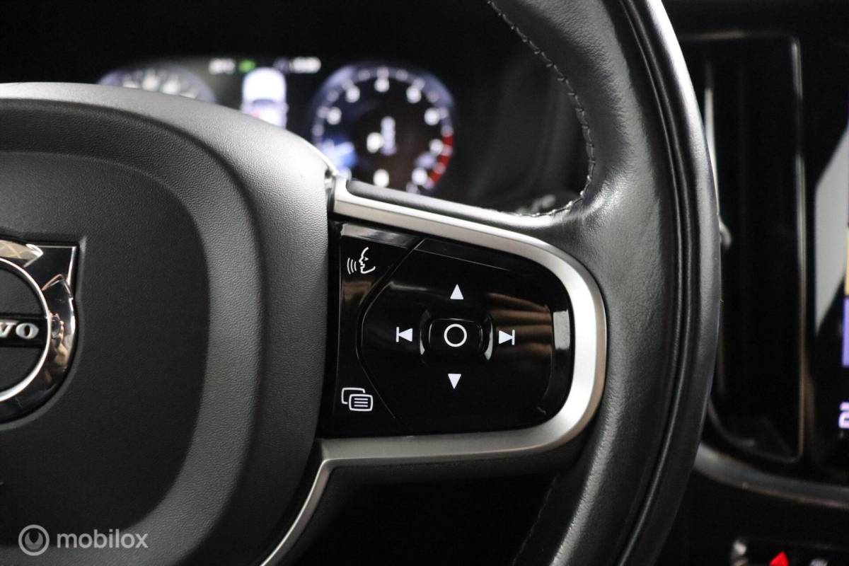 Volvo V60 Volvo V60 2.0 B3 Inscription | Adaptive Cruise | BLISS | Verwarmbare voorstoelen & Stuurwiel | 360 Camera | Standkachel