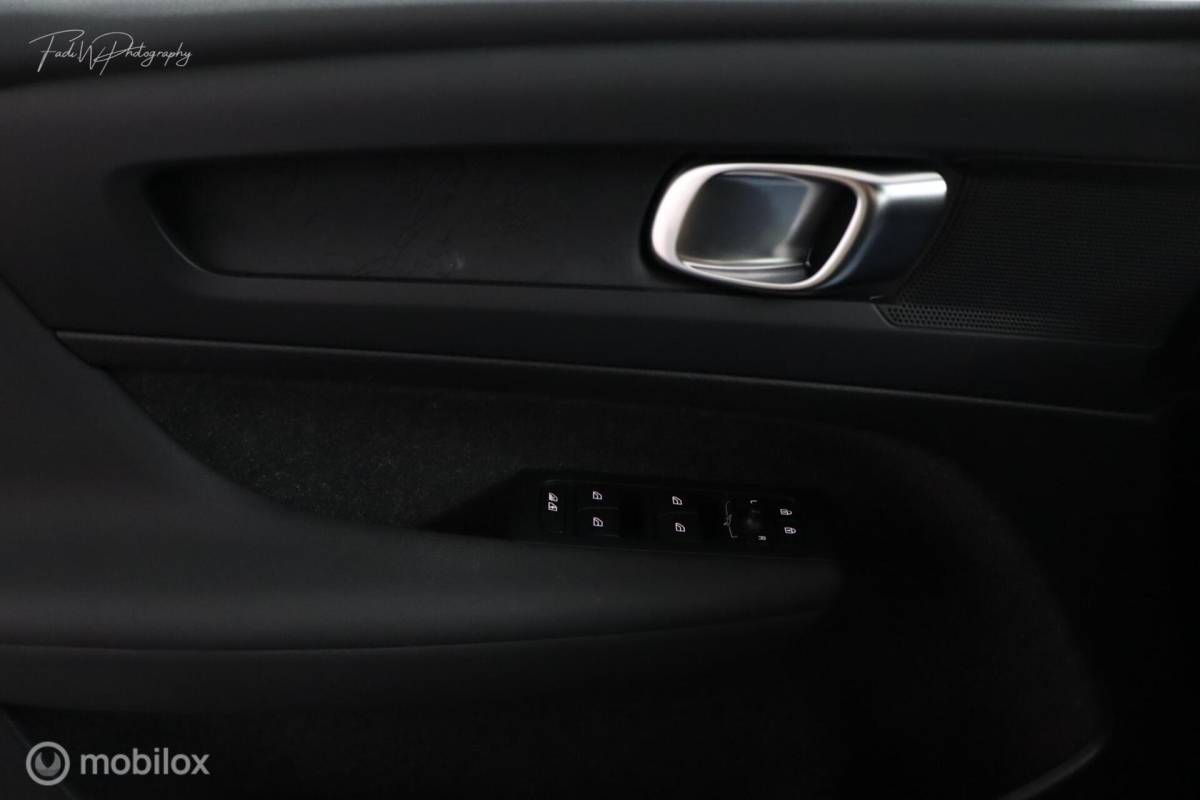 Volvo XC40 Volvo XC40 Single Motor Extended Range Plus | Google | Camera | DAB | 19” Velgen