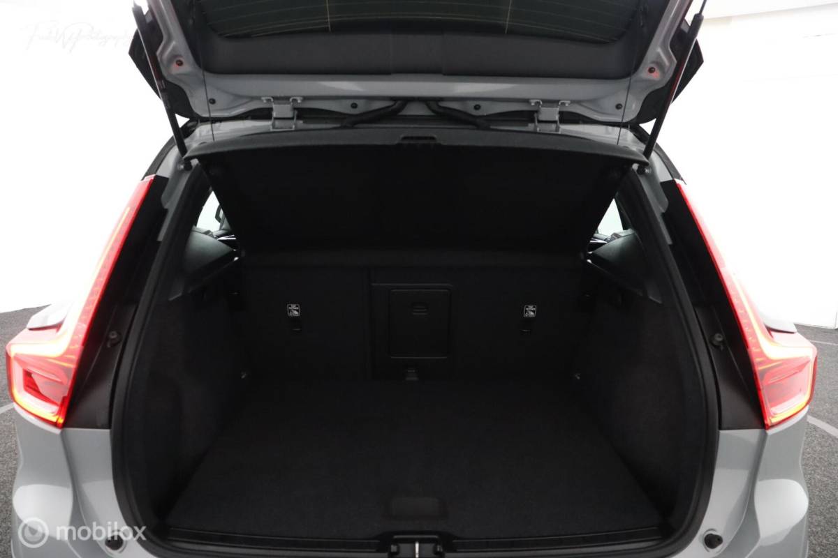 Volvo XC40 Volvo XC40 Single Motor Extended Range Plus | Google | Camera | DAB | 19” Velgen
