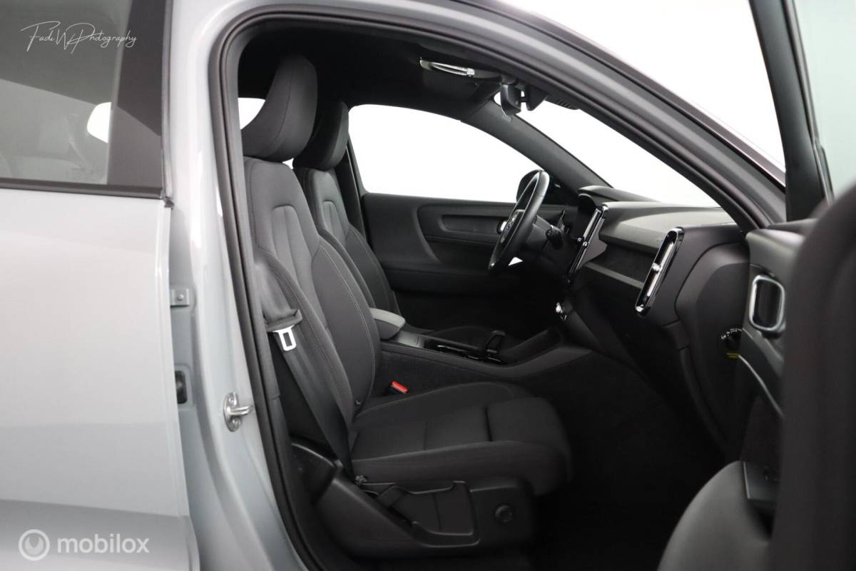 Volvo XC40 Volvo XC40 Single Motor Extended Range Plus | Google | Camera | DAB | 19” Velgen