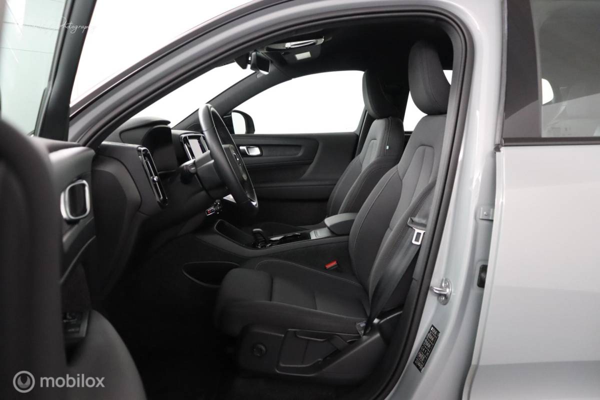 Volvo XC40 Volvo XC40 Single Motor Extended Range Plus | Google | Camera | DAB | 19” Velgen