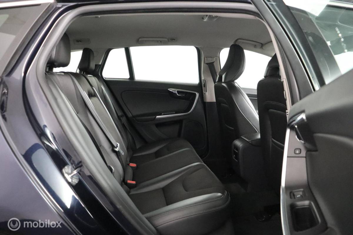 Volvo V60 Volvo V60 2.0 T3 Nordic+| Verwarmbare voorstoelen | Climate Control | Cruise Control | Navigatie | PDC Achter