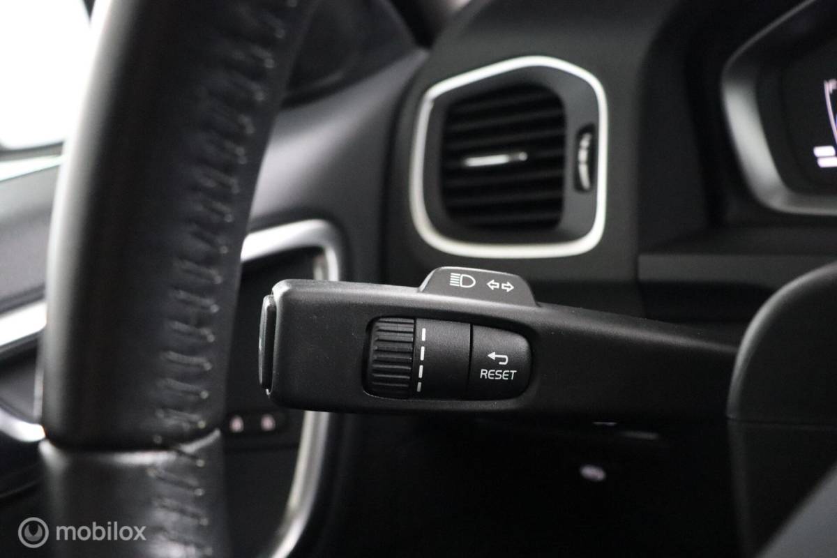 Volvo V60 Volvo V60 2.0 T3 Nordic+| Verwarmbare voorstoelen | Climate Control | Cruise Control | Navigatie | PDC Achter