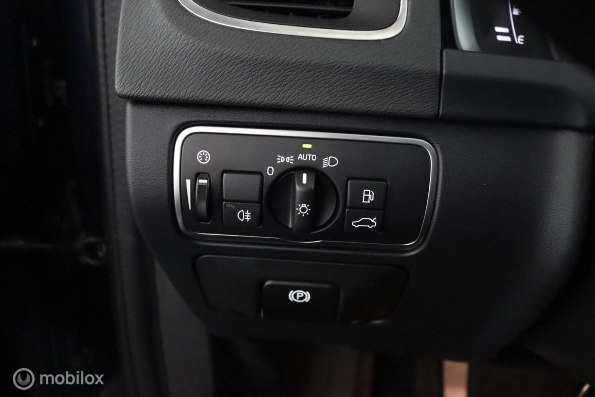 Volvo V60 Volvo V60 2.0 T3 Nordic+| Verwarmbare voorstoelen | Climate Control | Cruise Control | Navigatie | PDC Achter