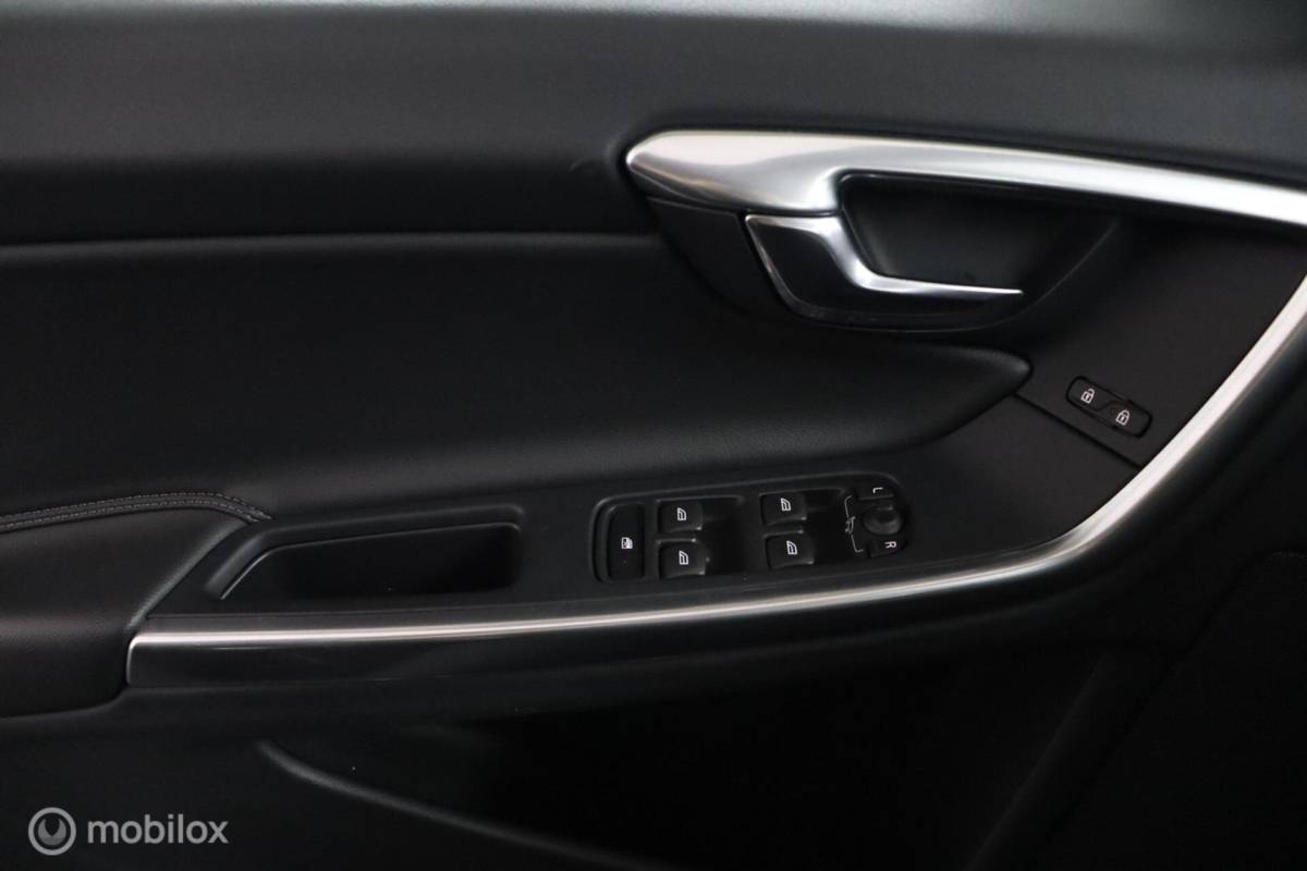 Volvo V60 Volvo V60 2.0 T3 Nordic+| Verwarmbare voorstoelen | Climate Control | Cruise Control | Navigatie | PDC Achter