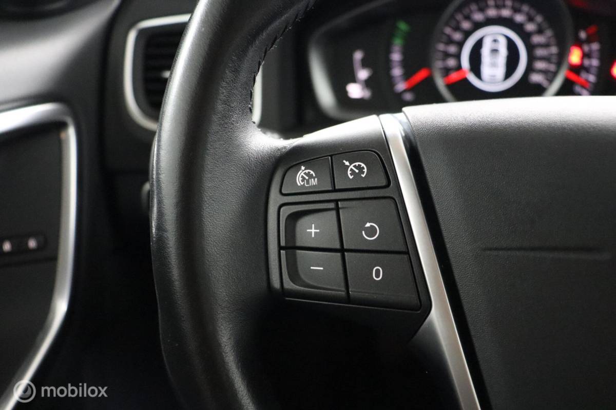 Volvo V60 Volvo V60 2.0 T3 Nordic+| Verwarmbare voorstoelen | Climate Control | Cruise Control | Navigatie | PDC Achter