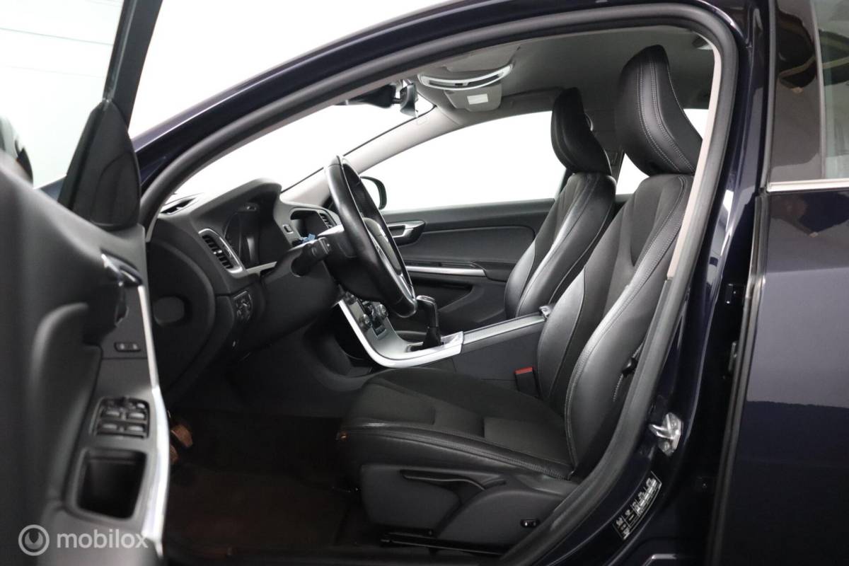 Volvo V60 Volvo V60 2.0 T3 Nordic+| Verwarmbare voorstoelen | Climate Control | Cruise Control | Navigatie | PDC Achter