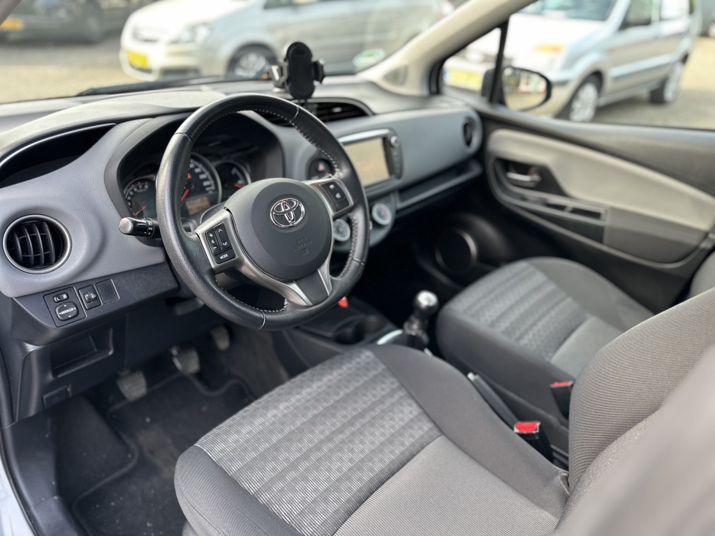Toyota Yaris Toyota Yaris 1.0 VVT-i NL Auto NAP Weinig Kilometers Camera Airco 5Drs