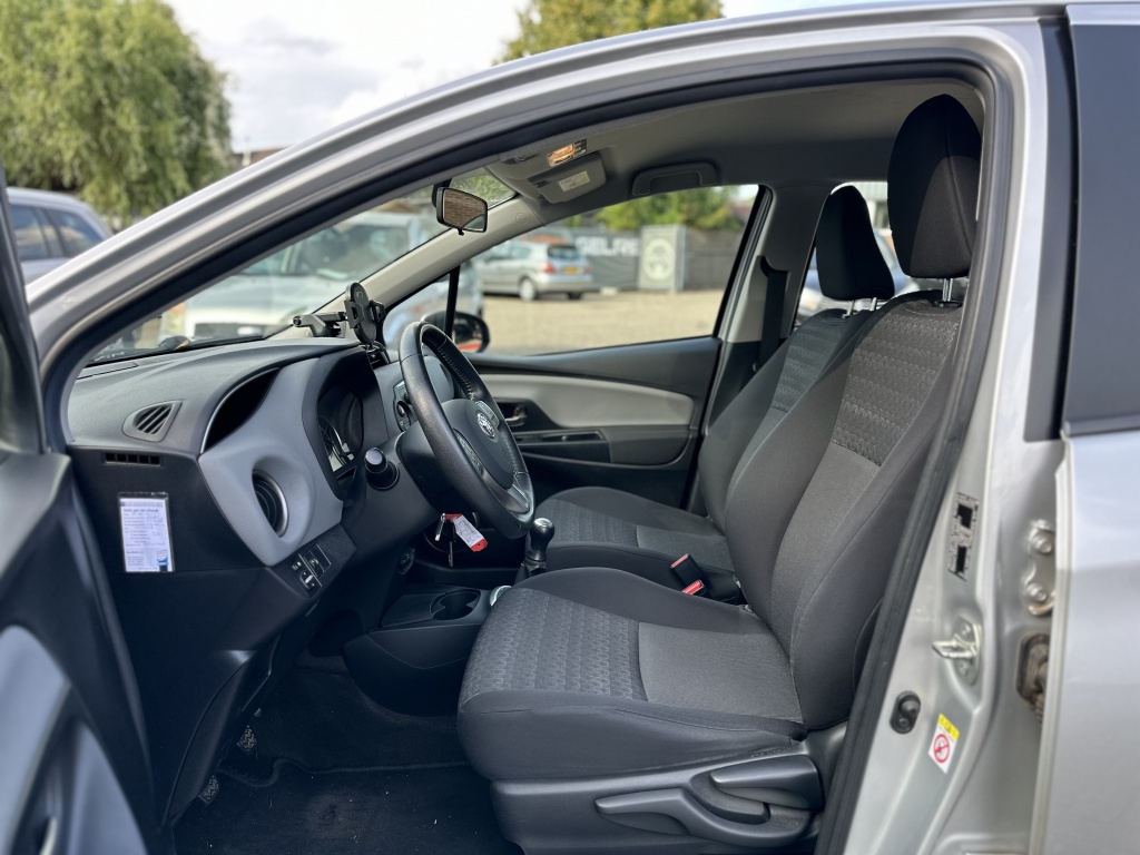 Toyota Yaris Toyota Yaris 1.0 VVT-i NL Auto NAP Weinig Kilometers Camera Airco 5Drs