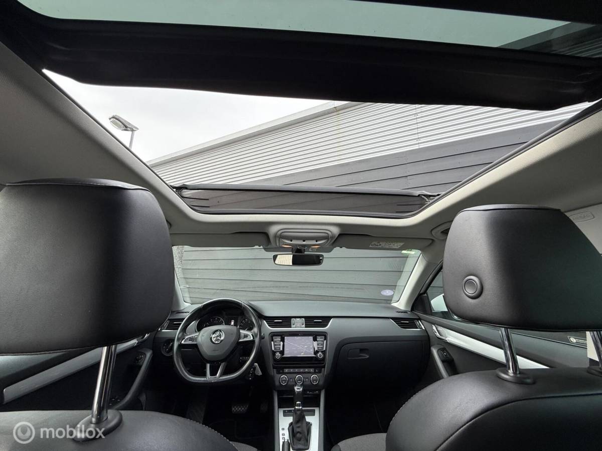 Škoda Octavia Skoda Octavia Combi 1.0 TSI Style DSG/Pano.dak/Trekhaak/Clima/Cruise