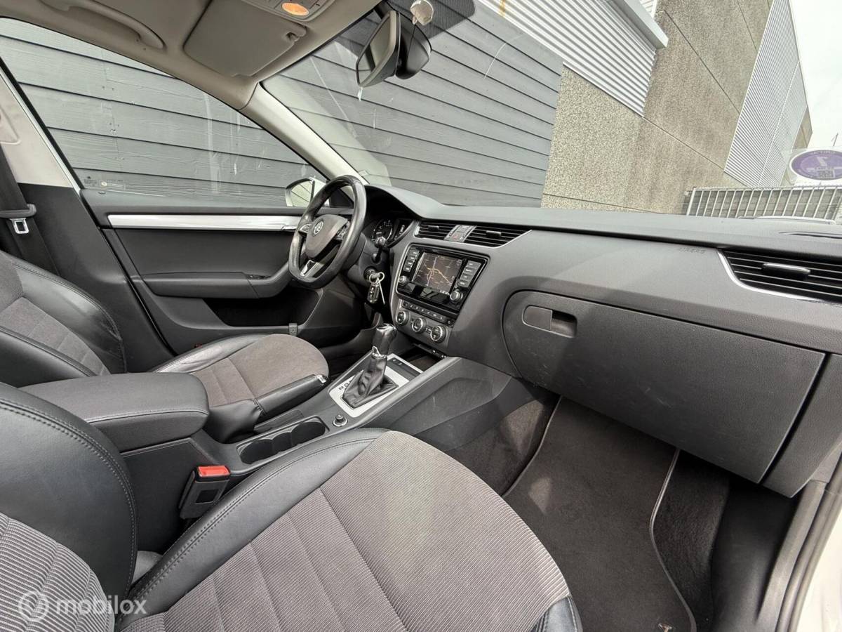 Škoda Octavia Skoda Octavia Combi 1.0 TSI Style DSG/Pano.dak/Trekhaak/Clima/Cruise