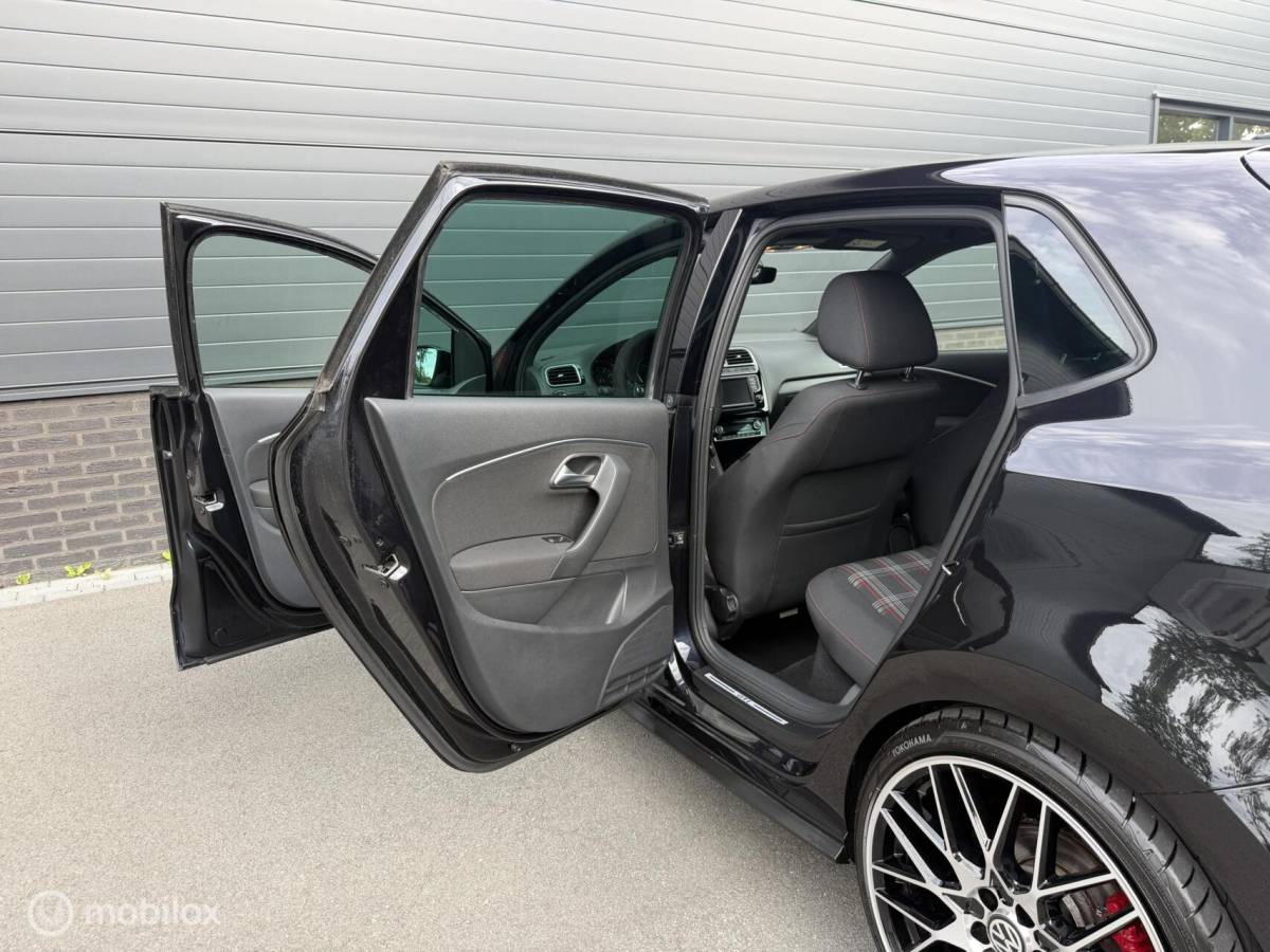 Volkswagen Polo Volkswagen Polo 1.8 TSI GTI FULL OPTIONS! CLIMA*CARPLAY*CRUISE*PDC*18INCH