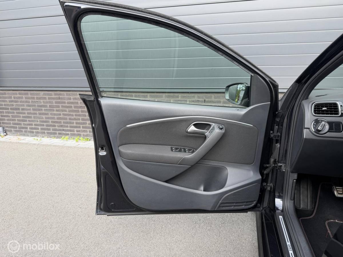 Volkswagen Polo Volkswagen Polo 1.8 TSI GTI FULL OPTIONS! CLIMA*CARPLAY*CRUISE*PDC*18INCH
