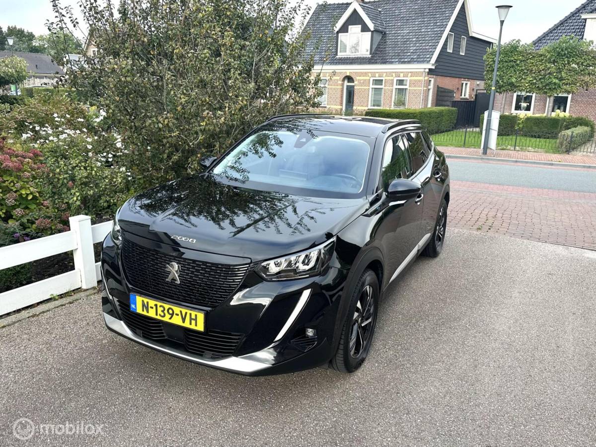 Peugeot e-2008 Peugeot e-2008 EV Allure Pack 50 kWh CARPLAY ACHTERUITRIJ CAMERA PRIVACY GLAS ACCU GARANTIE MOOIE AUTO!!
