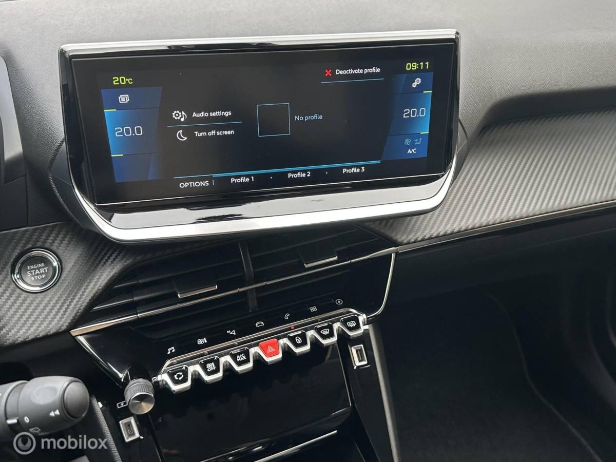 Peugeot e-2008 Peugeot e-2008 EV Allure Pack 50 kWh CARPLAY ACHTERUITRIJ CAMERA PRIVACY GLAS ACCU GARANTIE MOOIE AUTO!!