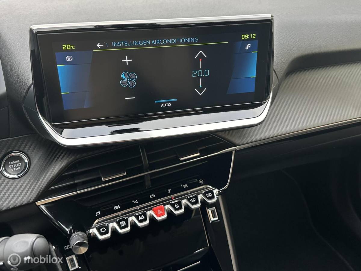 Peugeot e-2008 Peugeot e-2008 EV Allure Pack 50 kWh CARPLAY ACHTERUITRIJ CAMERA PRIVACY GLAS ACCU GARANTIE MOOIE AUTO!!